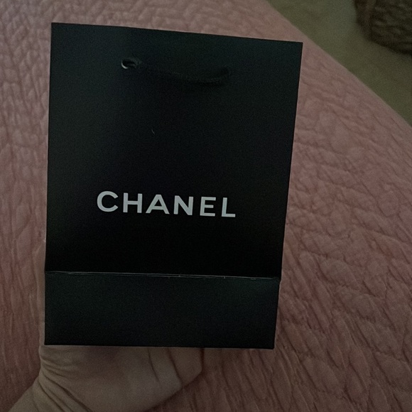 New Chanel - Picture 3 of 9